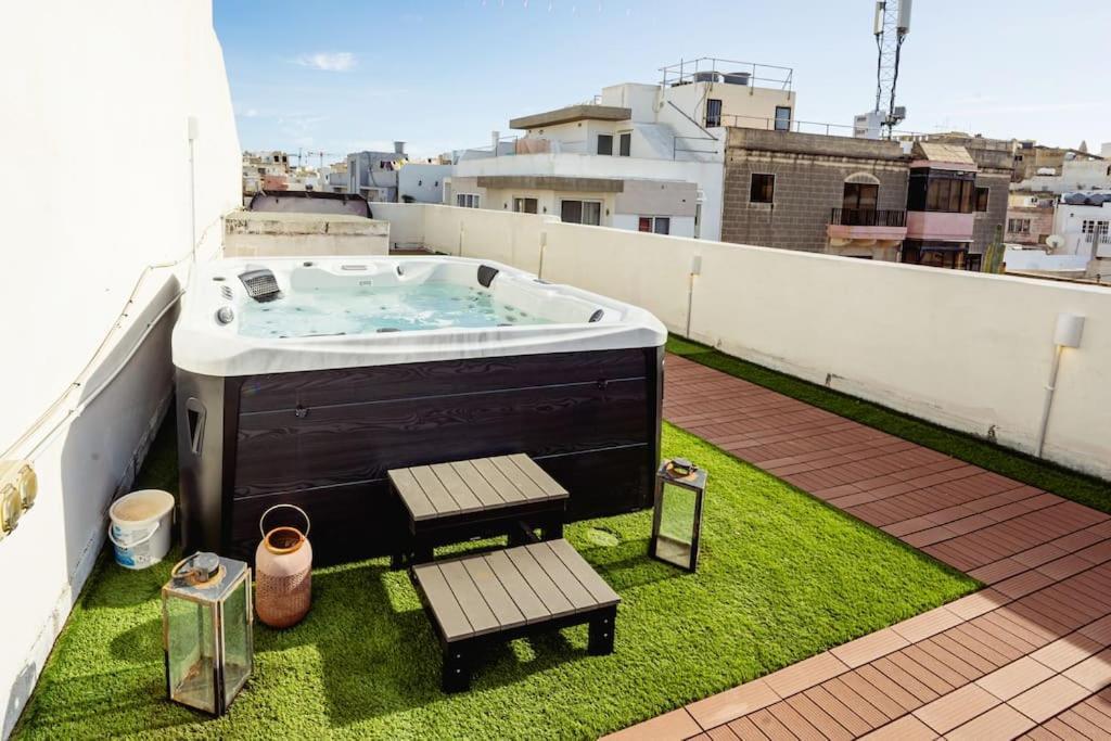 Luxury Designer Penthouse With Private Jacuzzi Διαμέρισμα Σλιέμα Εξωτερικό φωτογραφία