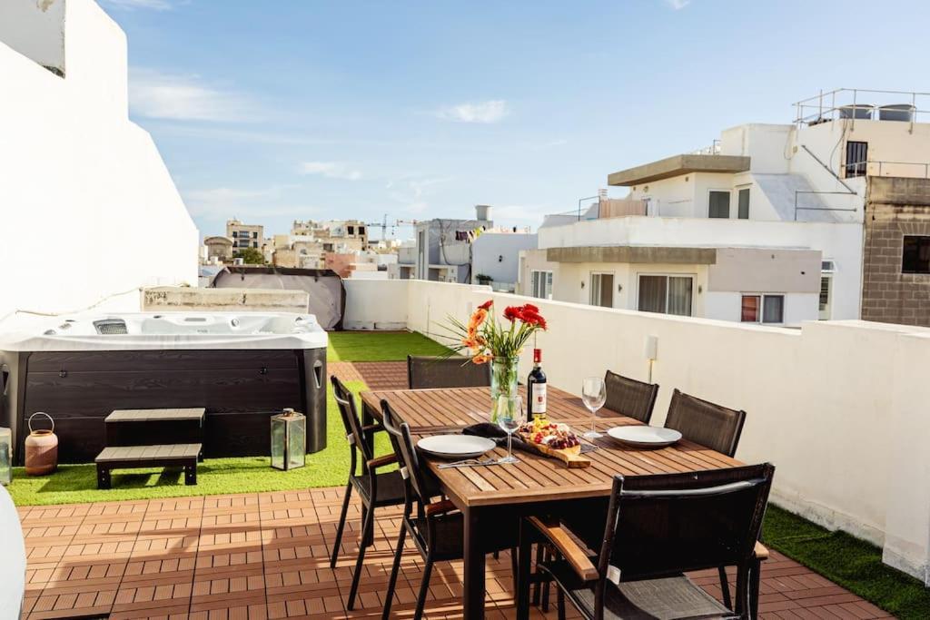 Luxury Designer Penthouse With Private Jacuzzi Διαμέρισμα Σλιέμα Εξωτερικό φωτογραφία