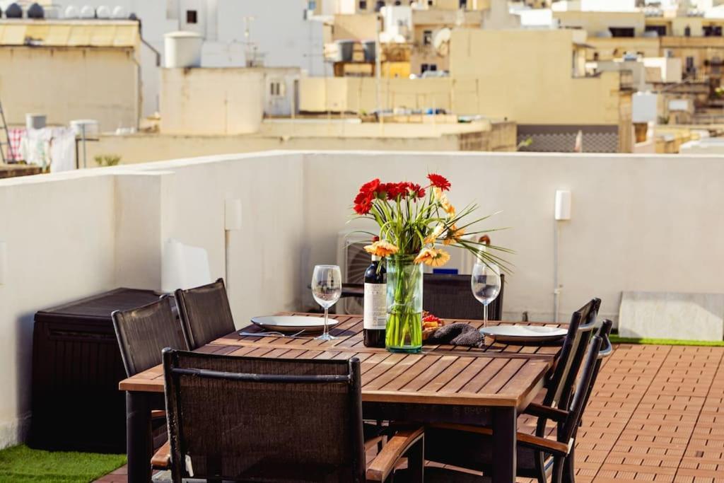 Luxury Designer Penthouse With Private Jacuzzi Διαμέρισμα Σλιέμα Εξωτερικό φωτογραφία